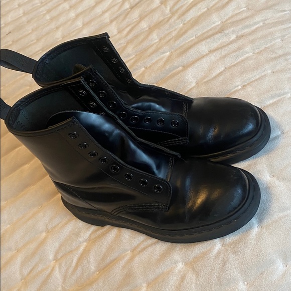 Dr Martens ladies size 6 US - Picture 4 of 16